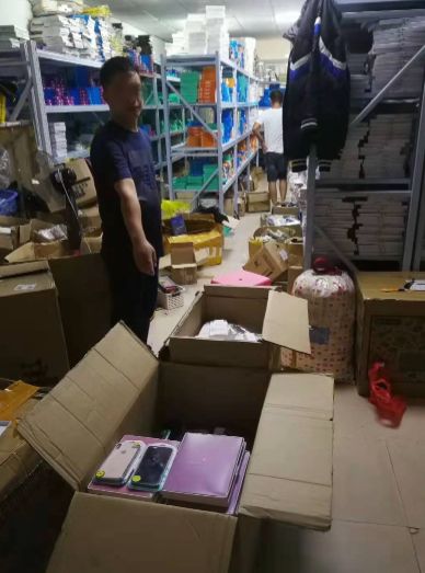 可恶|南宁民生路这家店卖“山寨”手机配件,狠赚十几万