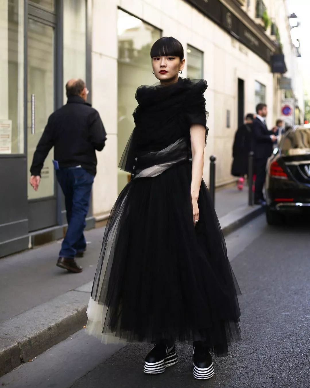 想和任何人都保持距离,想跟一个人保持距离