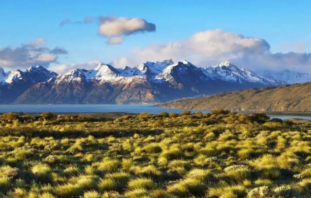 从脚下一直往下挖能挖到美国吗,如果一直往下挖真的能挖穿地球吗