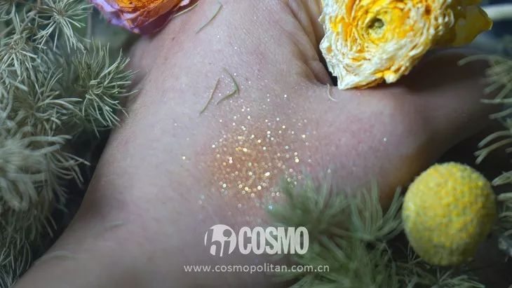 美人计|龙妈竟然用中国眼影化妆?等不及看外国代购来中国买买买了