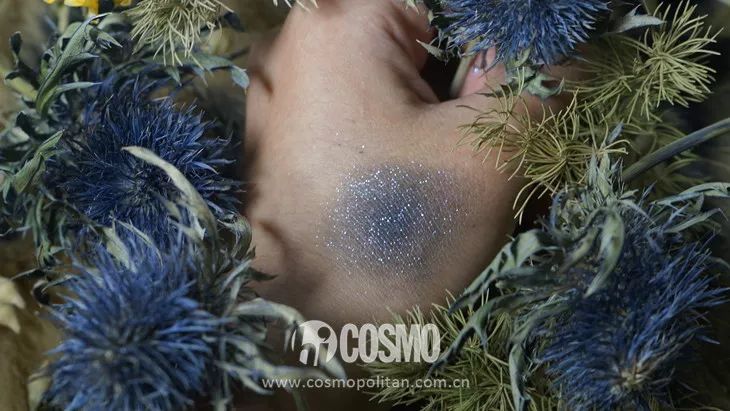 美人计|龙妈竟然用中国眼影化妆?等不及看外国代购来中国买买买了