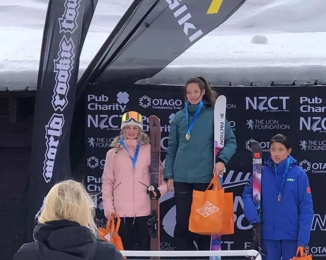 16岁姑娘放弃美籍中国夺冠,15岁混血女夺冠