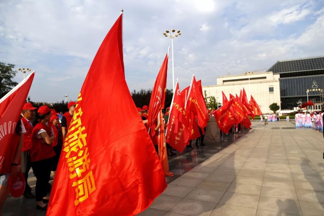 莒县千人同跳一支舞,山东莒县青春快闪