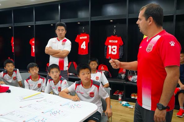 掀翻豪门！打遍华东无敌手！嘉定出了一家埋头青训6年的足球俱乐部