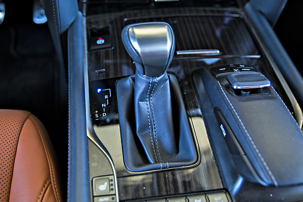 19款雷克萨斯lx570试驾巅峰版,雷克萨斯lx570黑曜巅峰限量版试驾