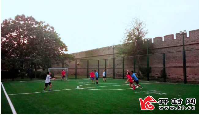 环城公园跑道一圈多少米,环城公园有篮球场吗