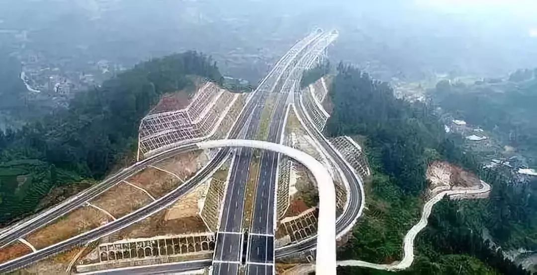 国资小新回答了知乎创始人周源一个问题，网友评论亮了！