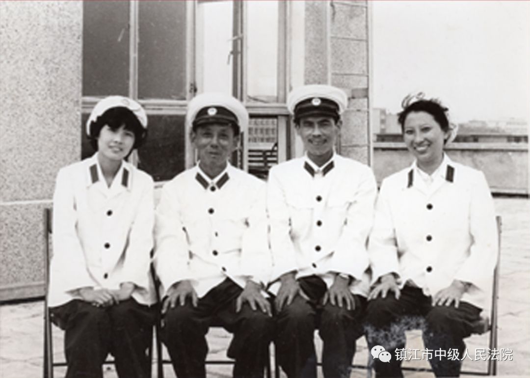 【壮丽70年奋斗新时代】制服不断在变惟有公正司法初心未改