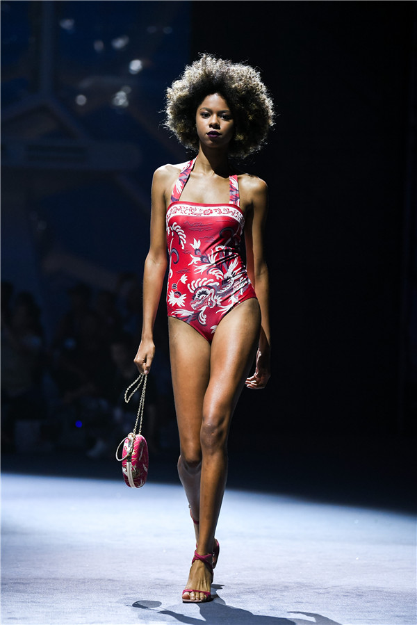 百年经典泳装点亮水立方,jantzen羊毛泳衣