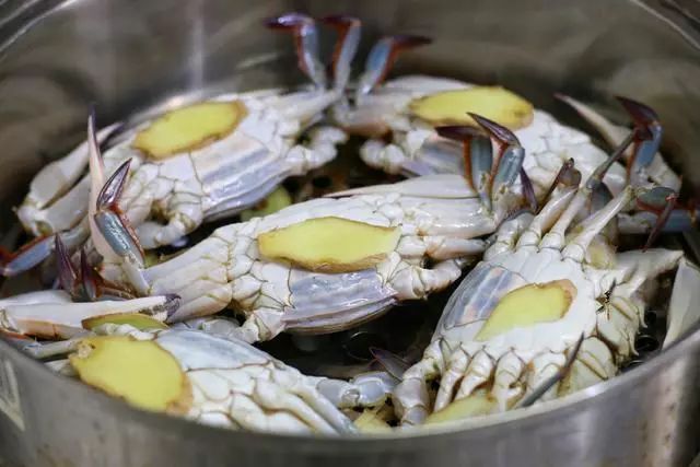 冻螃蟹是解冻之后再蒸还是直接蒸,螃蟹怎么蒸需要蒸多长时间