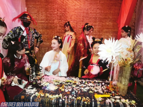 春节期间我市菜篮子供应,临近春节市民菜篮子供应充足新闻