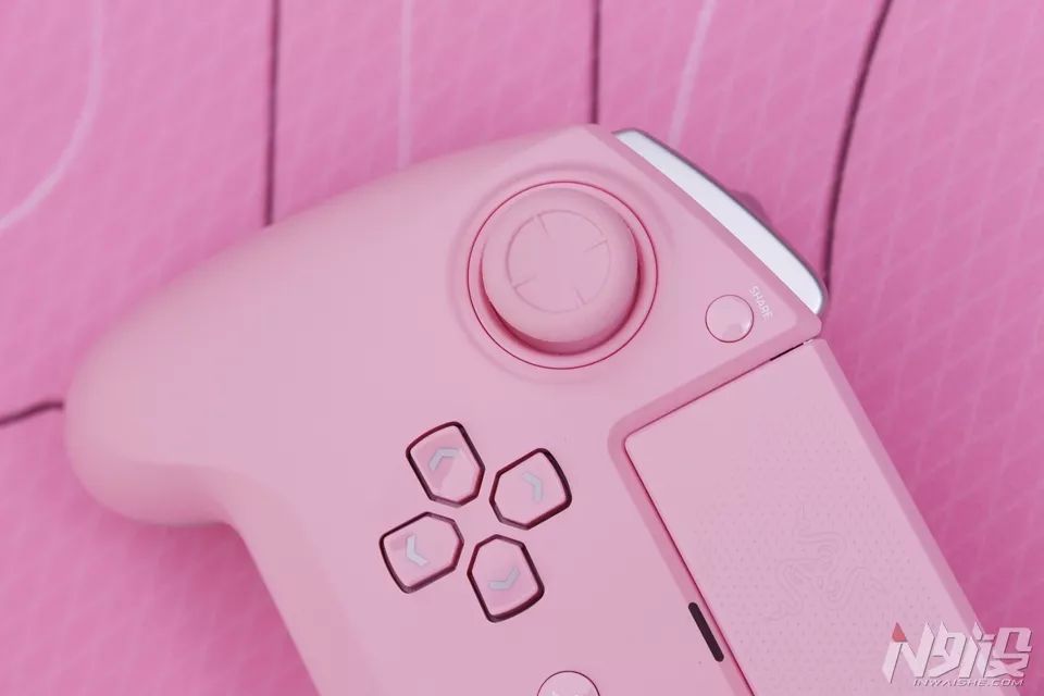 雷蛇razer游戏手柄测评,razer雷蛇飓兽竞技版ps4手柄