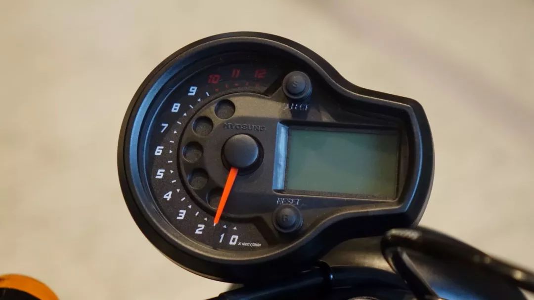 高性价比二手巡航车报价,大韩轻骑gv300s经典版评测