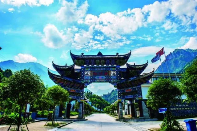 什邡，我想和你谈一辈子恋爱