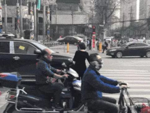 西安抓拍行人闯红灯,西安抓拍闯红灯视频