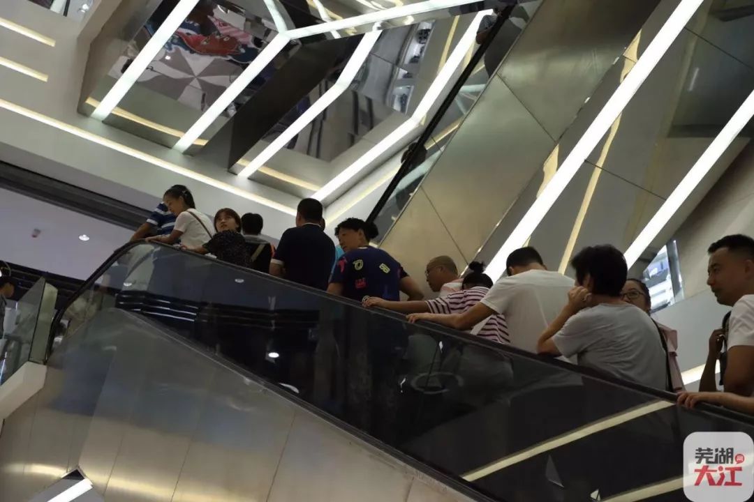 太火爆全国各地190万游客涌入景区,20多万人聚集