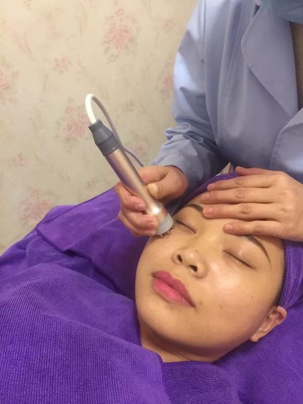 祛眼袋后卧蚕过于肥大怎么改善,眼袋卧蚕怎么消除简单方法