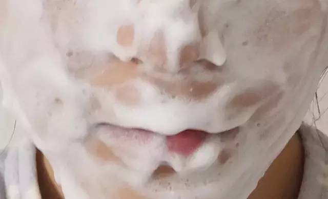 fancl「洁颜粉」泡沫绵密，温和不刺激，爆痘烂脸也可用