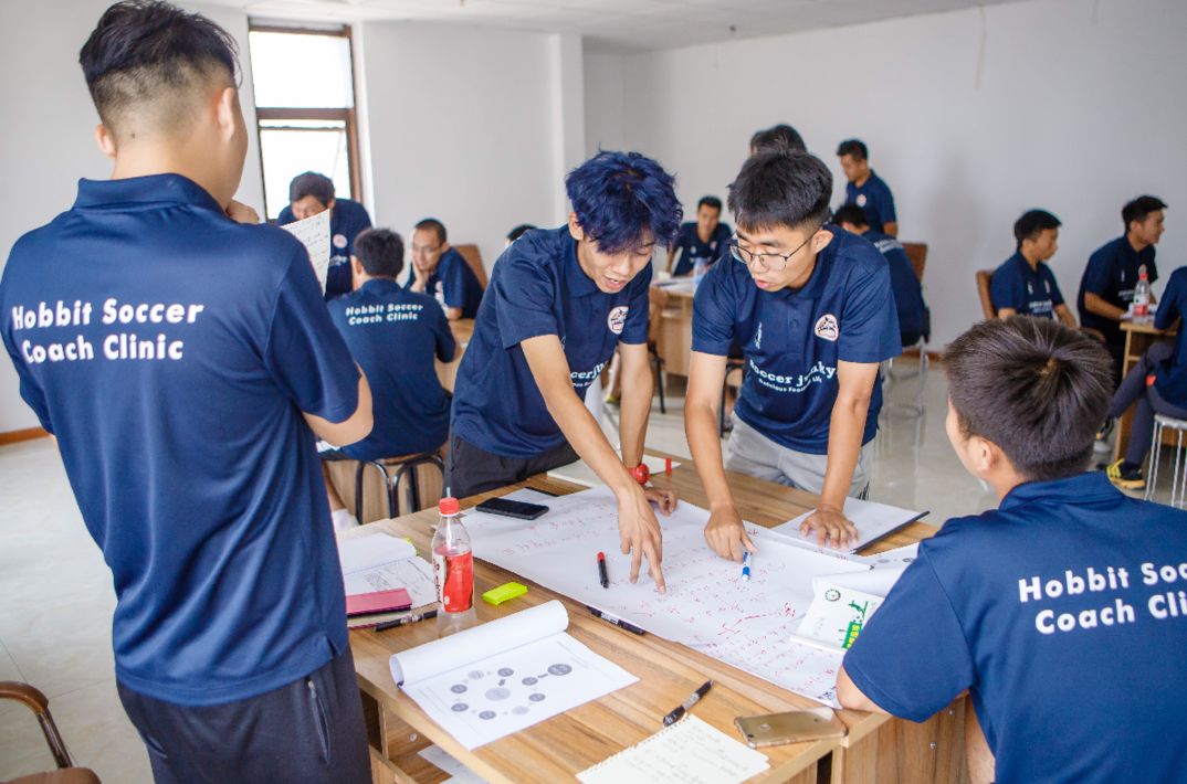 鲁能足校的青训模式,一群门外汉