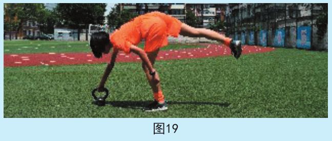 青少年足球教学与训练问题,小学足球体能和力量训练方法