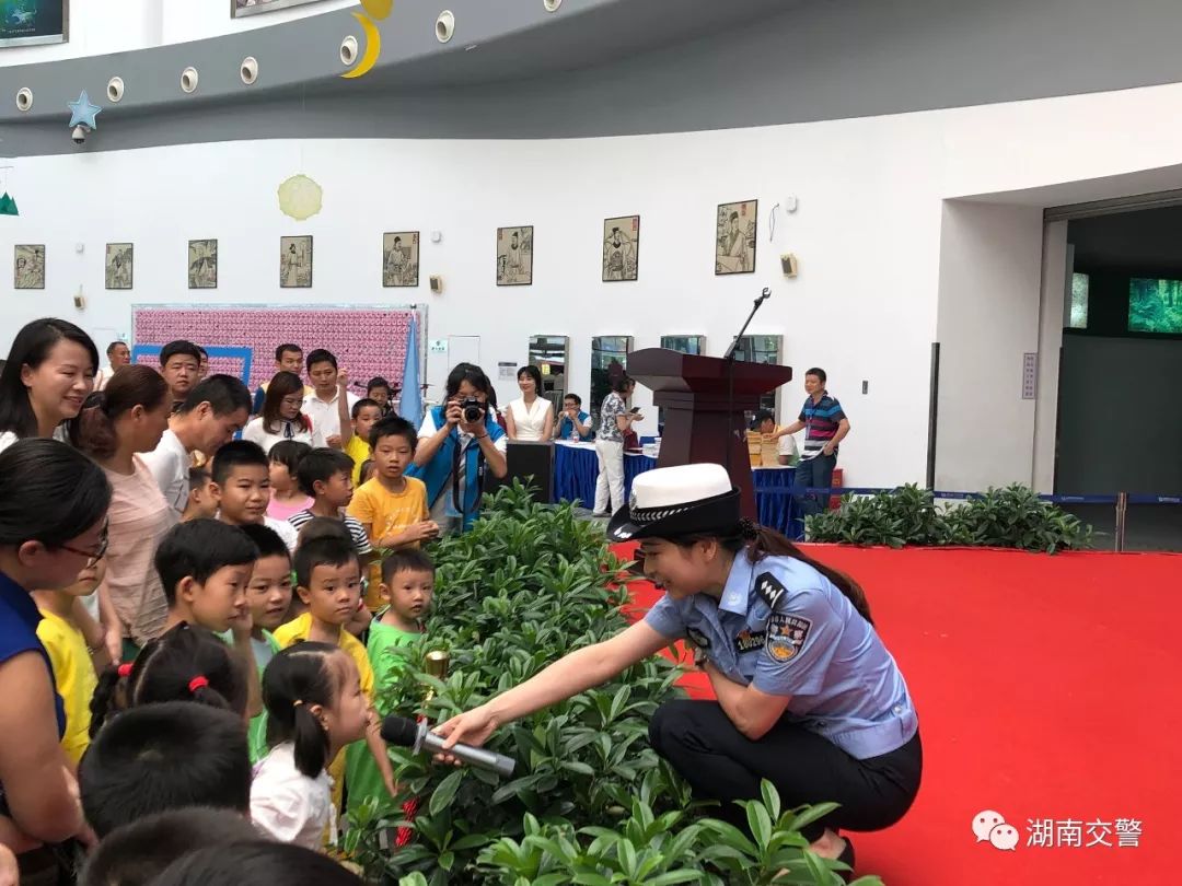 交通安全教育从婴幼儿抓起,交通安全教育从小培养