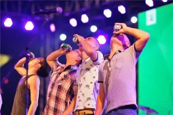 广西柳州夜空灯光秀,柳州大型烟花秀