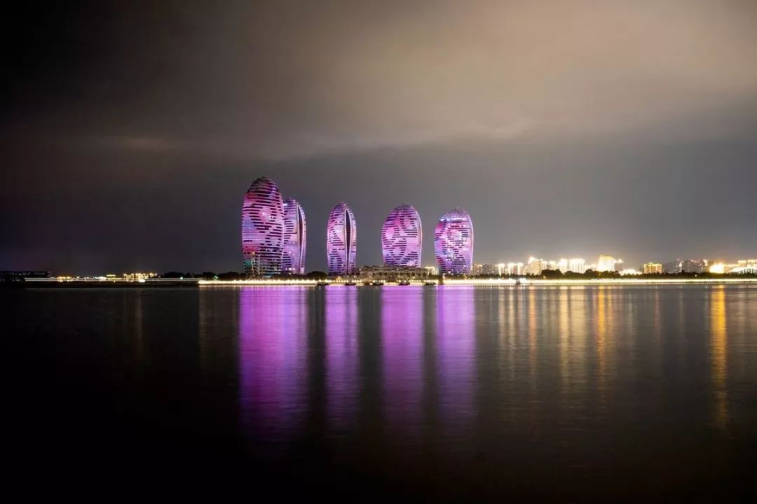 三亚凤凰岛的辉煌与落寞,海南三亚最美凤凰岛