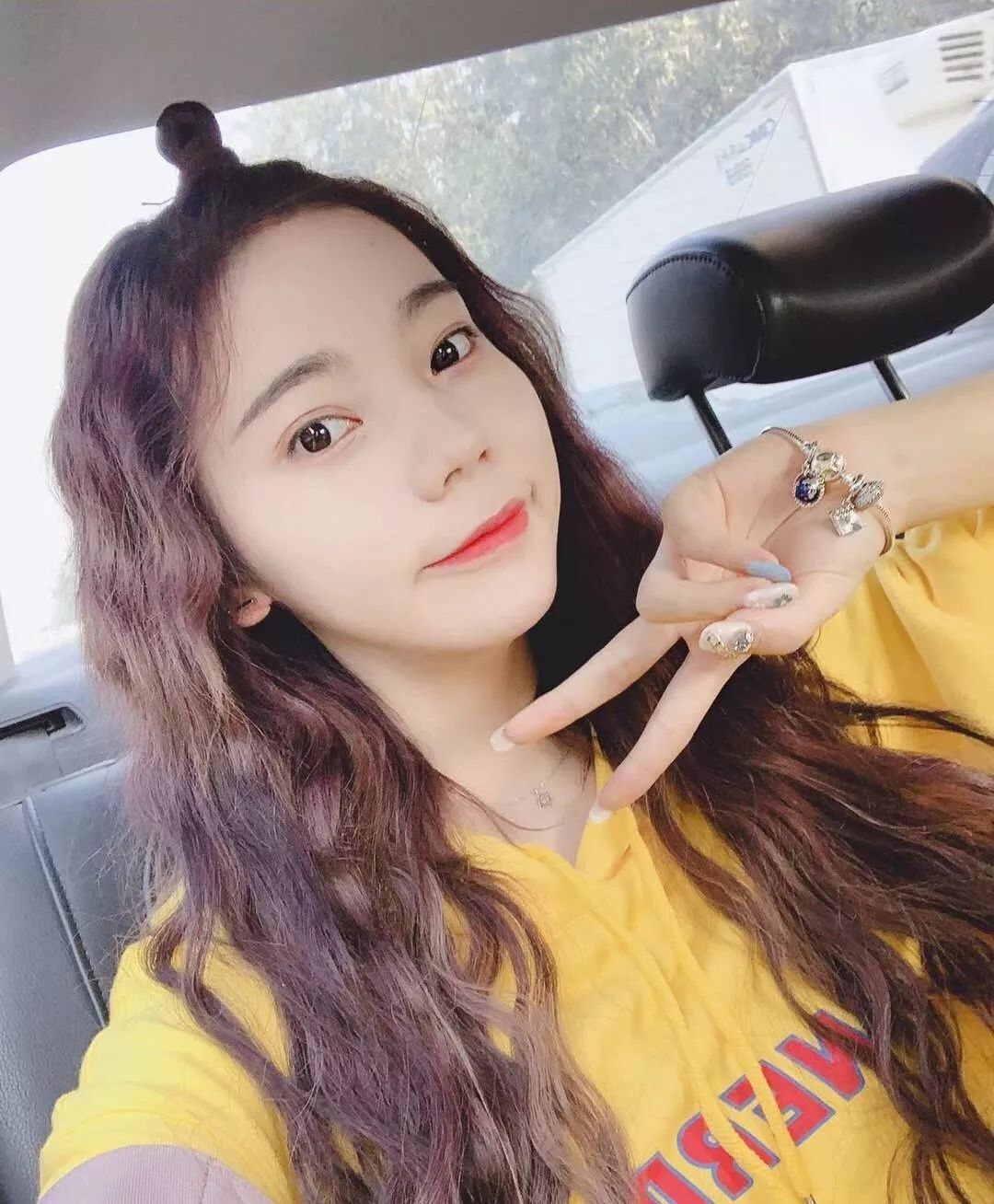 蔡徐坤李宇春亲自带货的潮牌，到底有什么了不起？