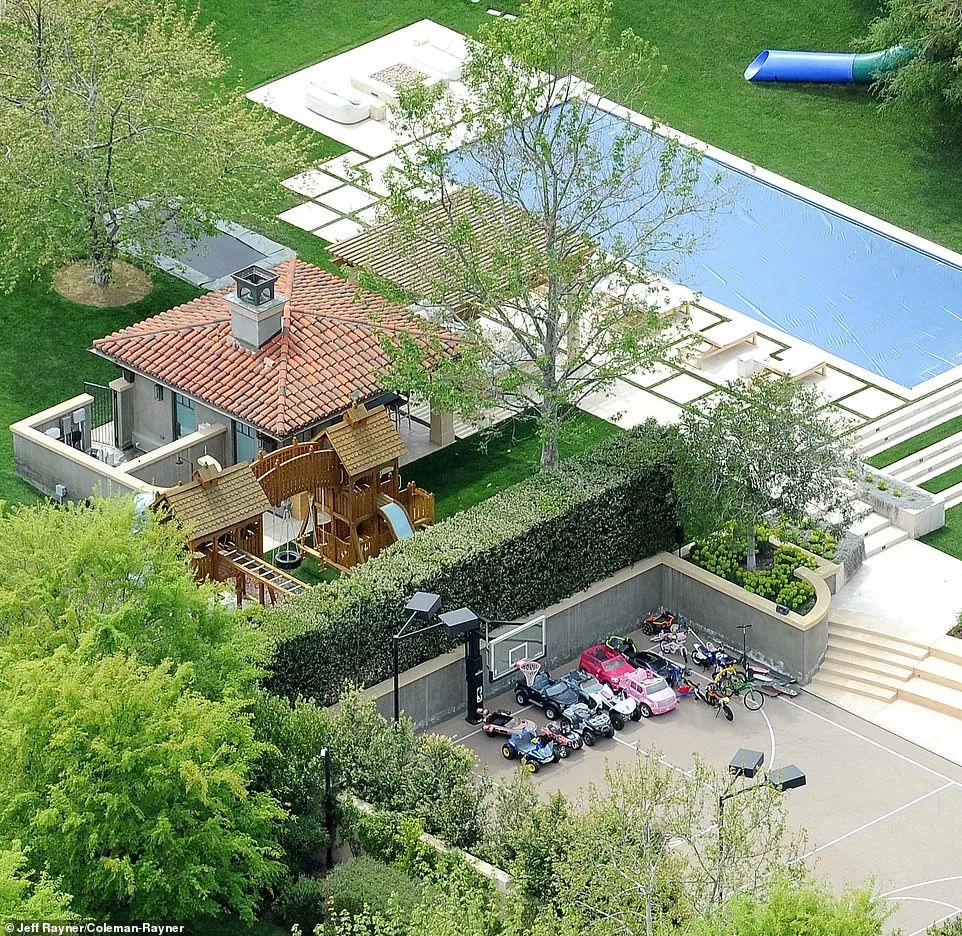 卡戴珊家族五大萌娃 (卡戴珊家族到底是怎么养孩子的)