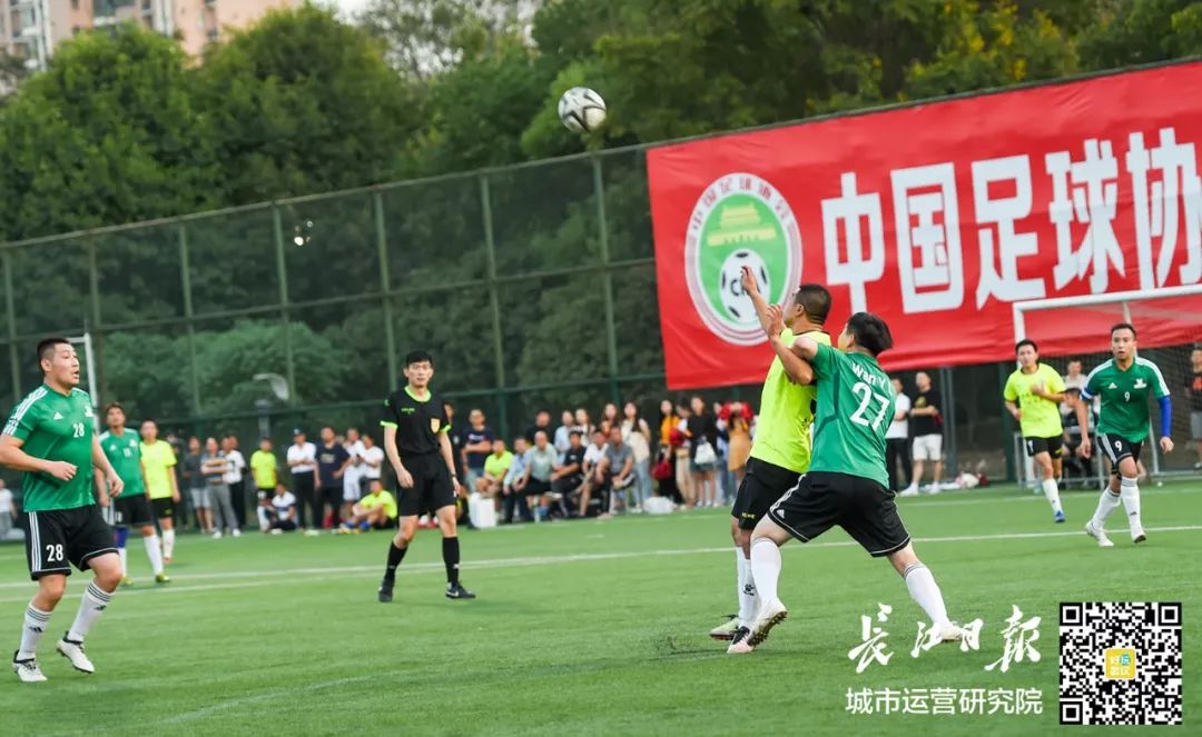 业余足球队点球大战,男子七人足球锦标赛进入点球大战