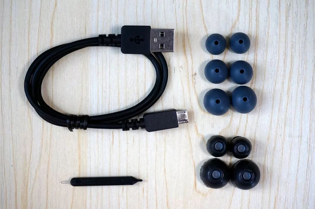 舒尔蓝牙耳机se425和se215怎么选,舒尔se215入耳式监听耳机测评