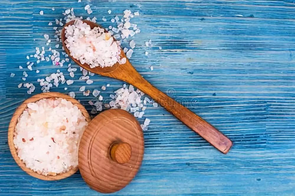 痘痘闭口里面有油脂,鼻子上的痘痘是青春痘还是粉刺