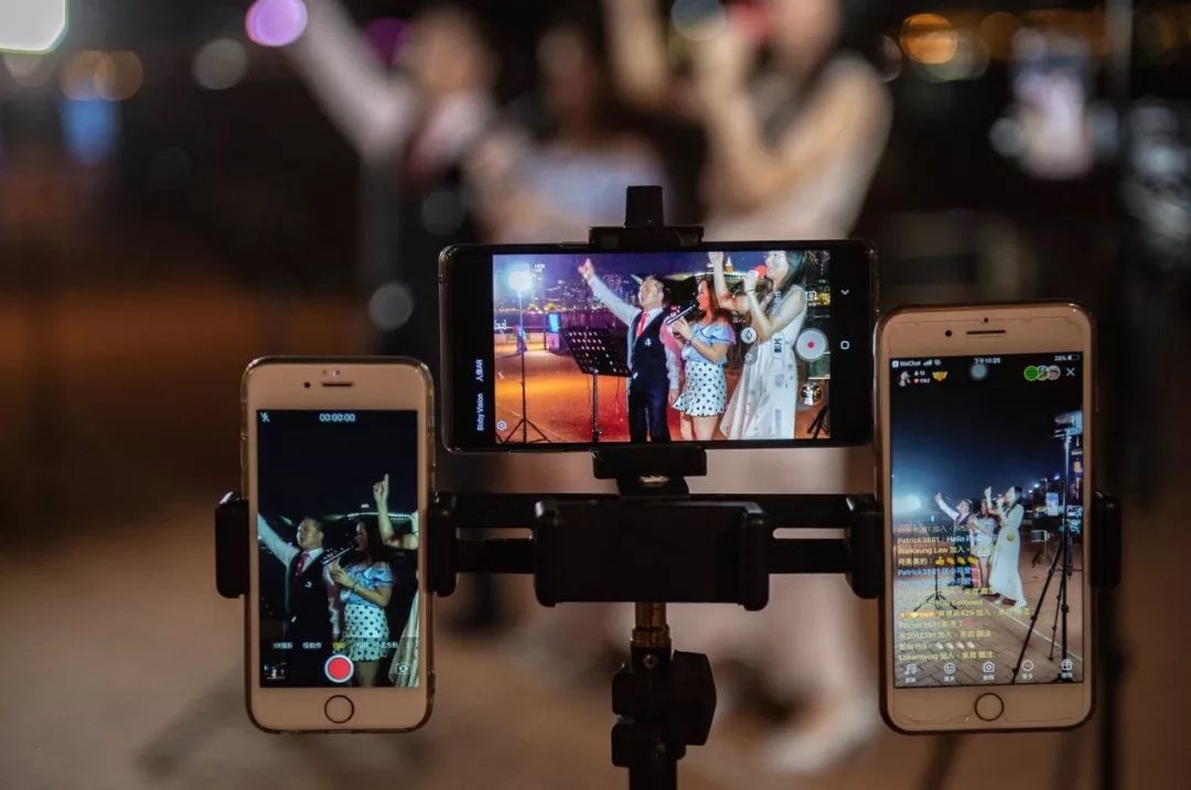 香港街头的甜歌,香港街头的爱情故事歌曲