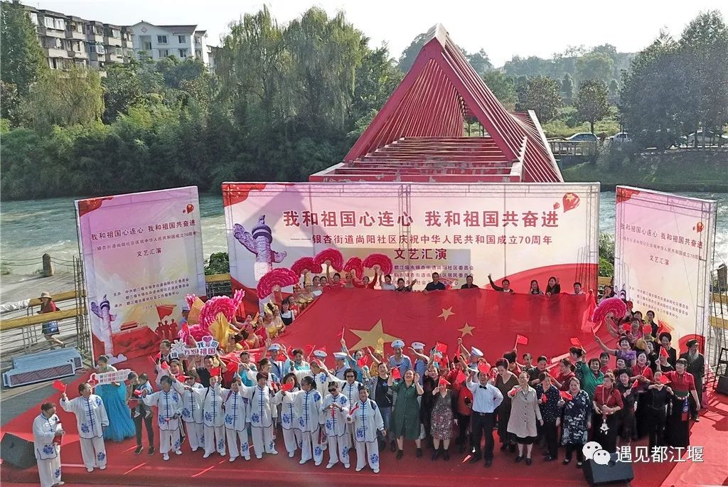 和五星红旗合影九宫格,与五星红旗合影