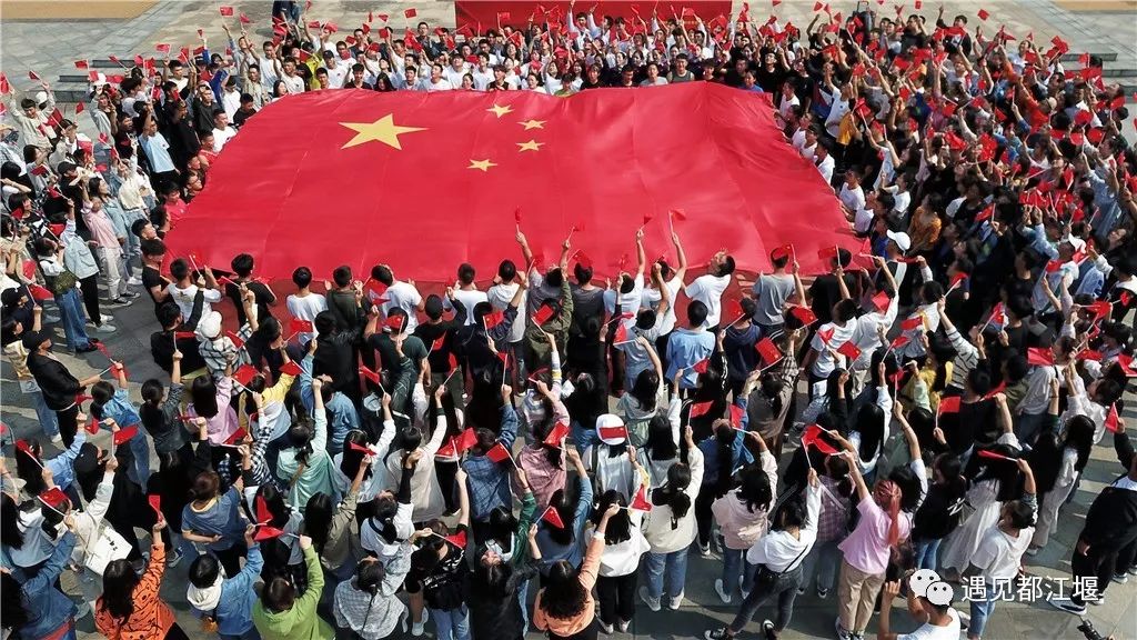 五星红旗同框感受,跟五星红旗合影感想