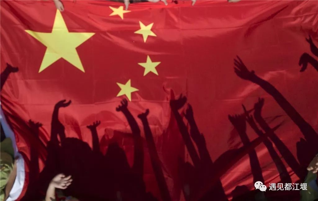 五星红旗同框感受,跟五星红旗合影感想