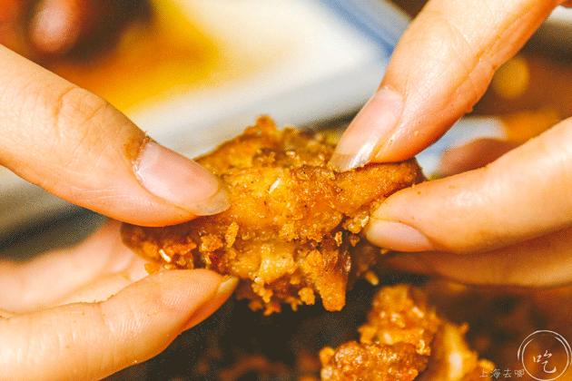 做了40年茶餐厅的兄弟俩，在人广又开了家「宝藏茶冰室」，刚开就爆了