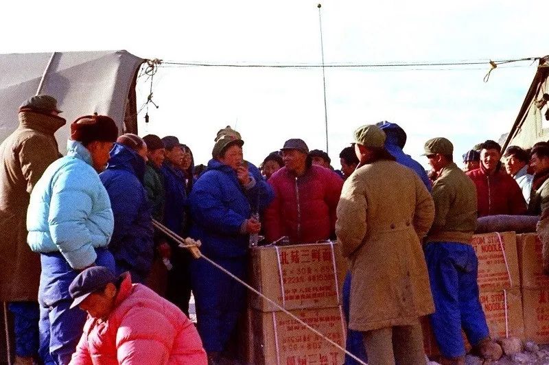 真实的珠峰多少米,真实攀登珠峰第二台阶