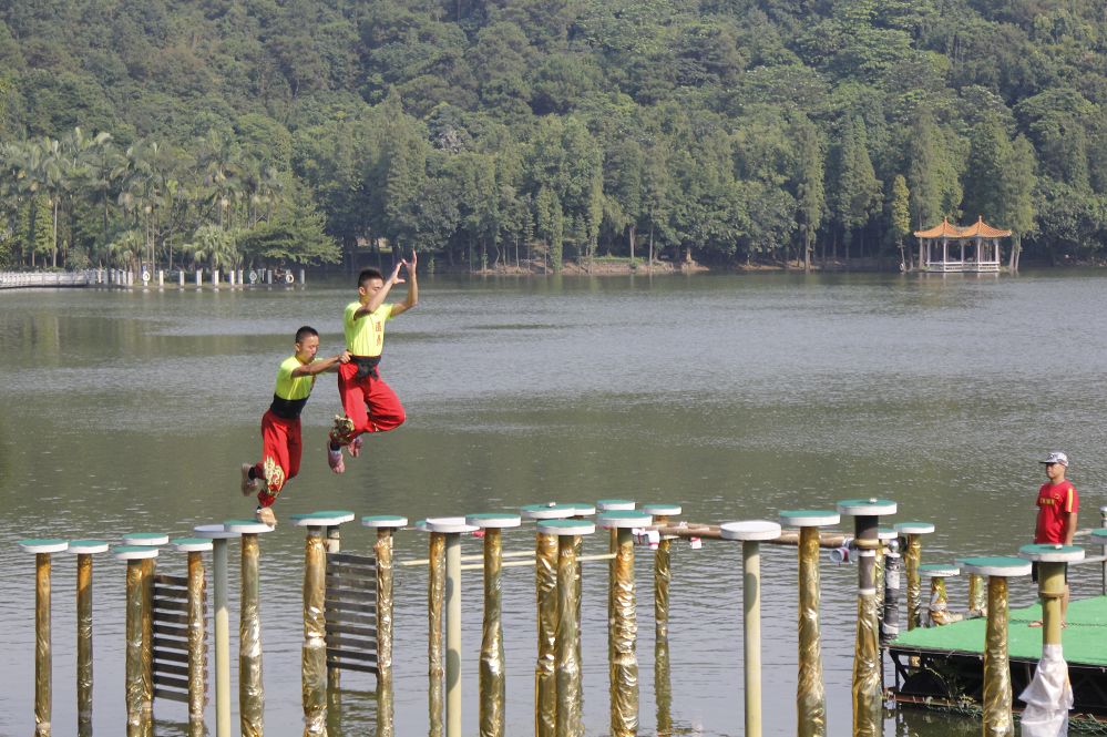 假日中一道靓丽的风景,假日里那个忙碌的身影