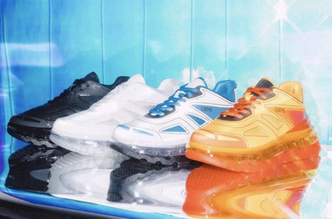 在皮鞋和球鞋之间摇摆的我们,终于找到了最佳选择