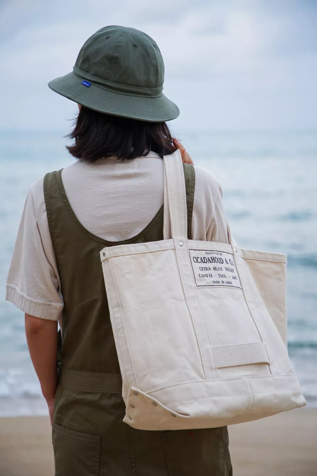推荐女生穿的背带裤,敢穿背带裤的女孩