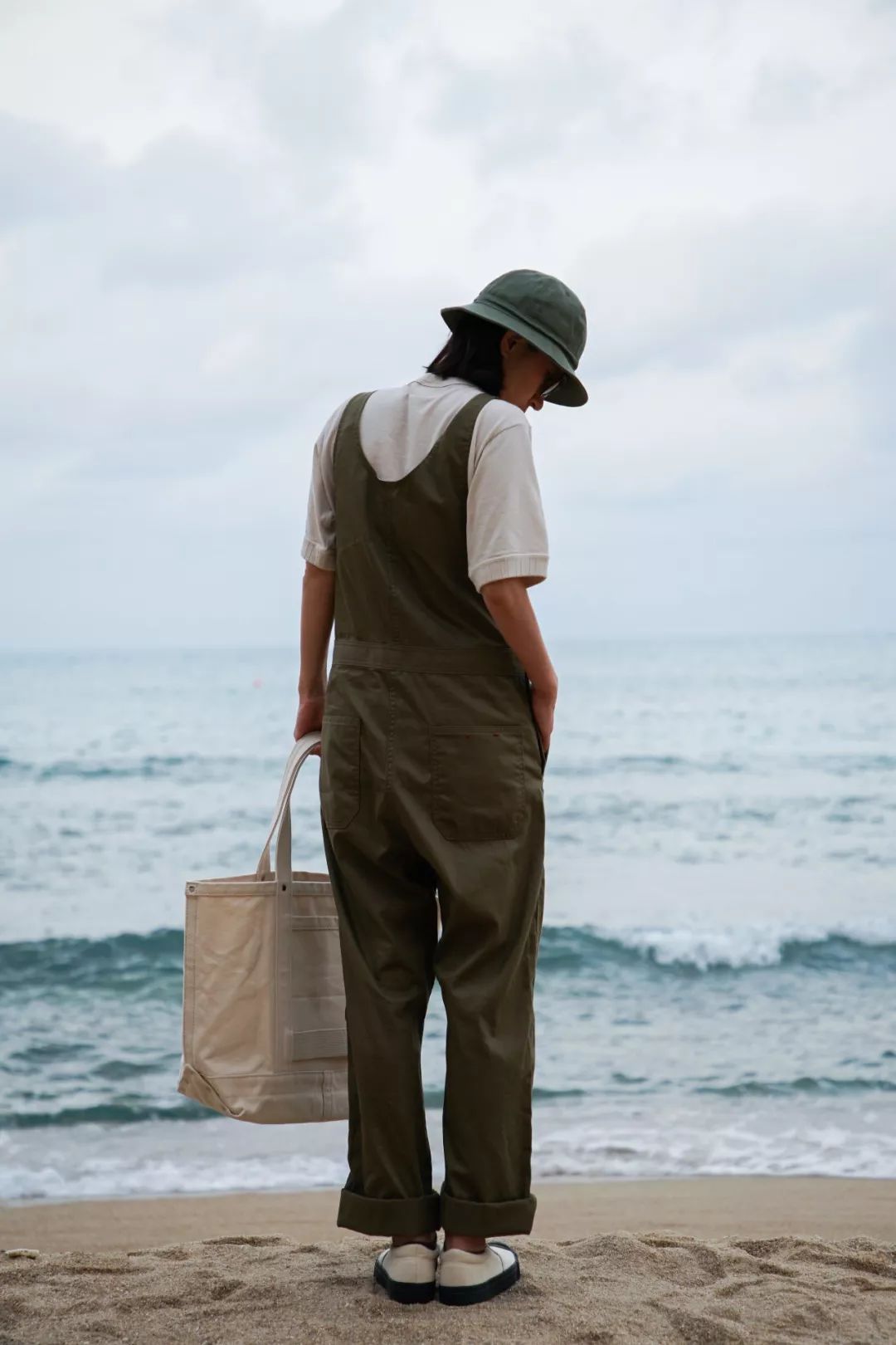 推荐女生穿的背带裤,敢穿背带裤的女孩