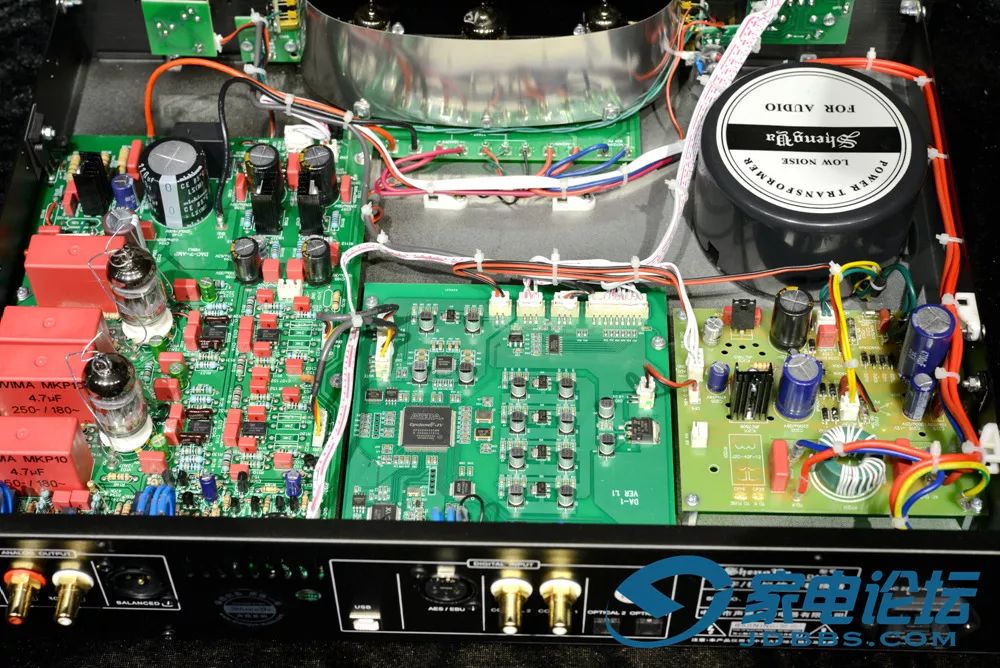 全能的解码“妖精”：声雅DAC25胆石结合解码器