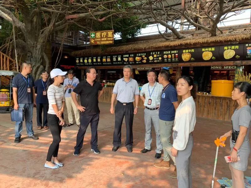 假日中一道靓丽的风景,假日里那个忙碌的身影