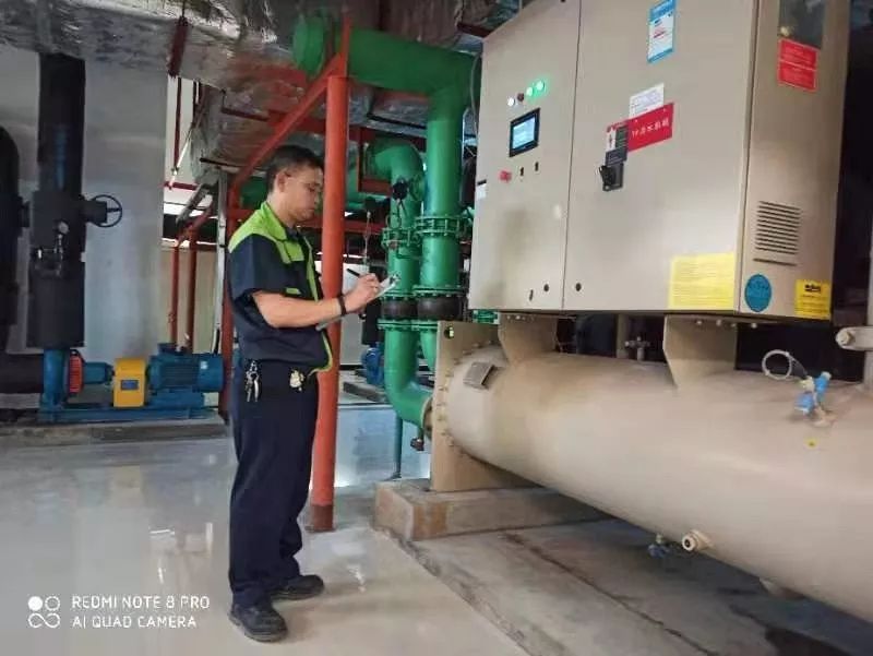 假日中一道靓丽的风景,假日里那个忙碌的身影