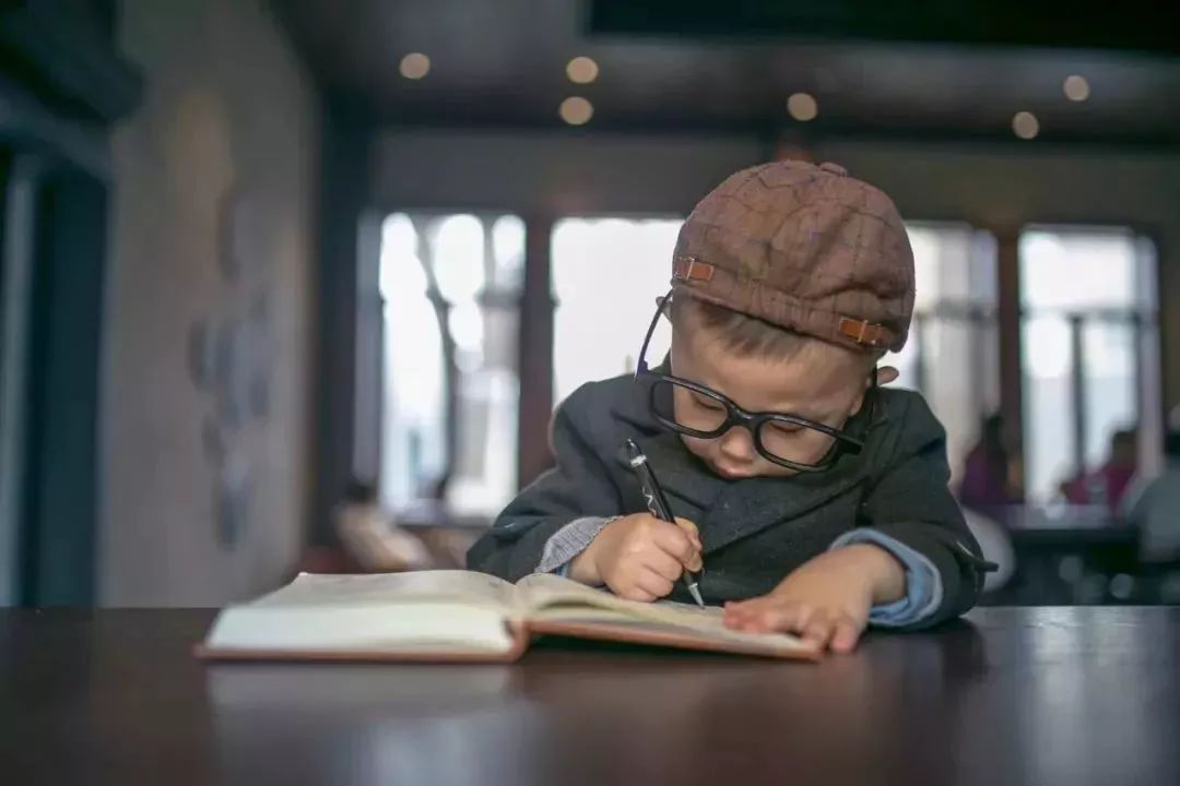 老师贴桌上的座右铭,班主任贴在教室的十条忠告