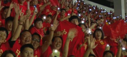 国足大胜美国队,国足主场大胜新加坡