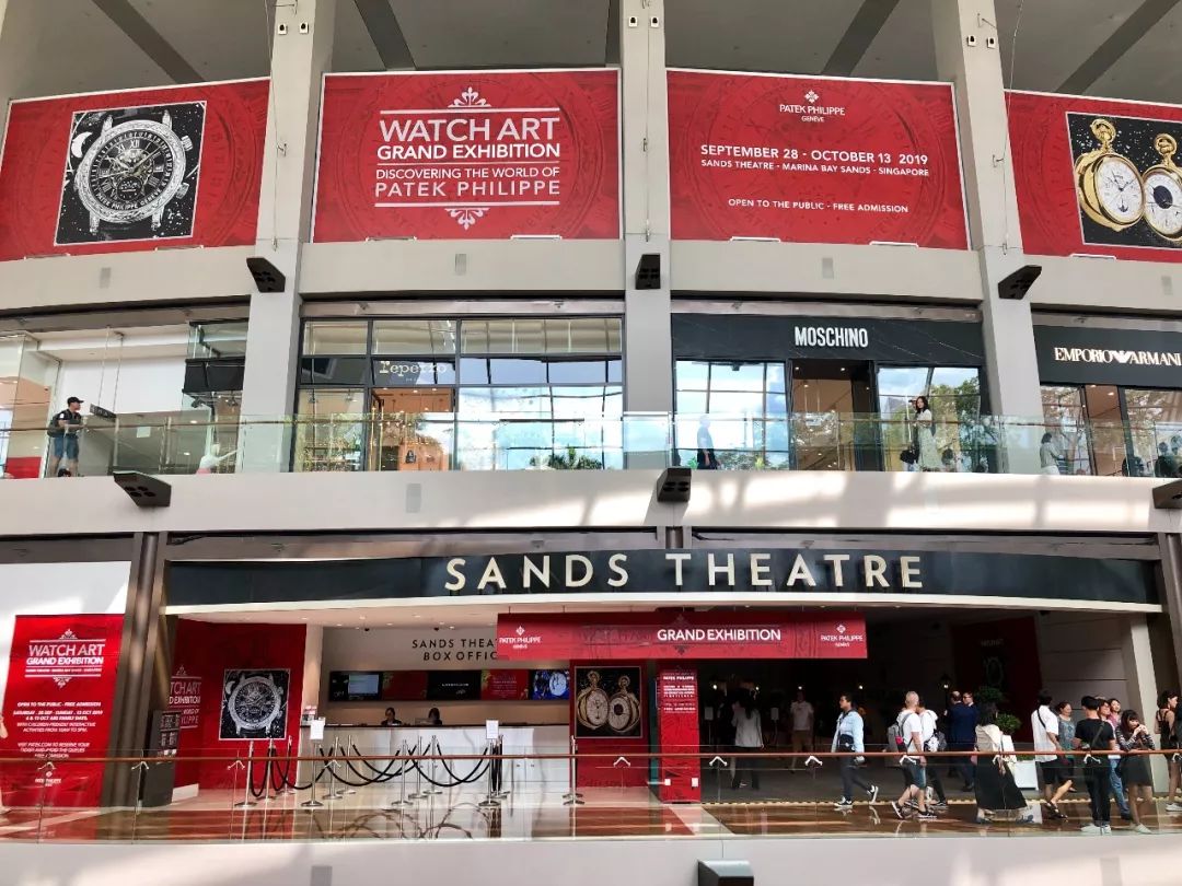 他一出现，所有爱表的人都屏住了呼吸