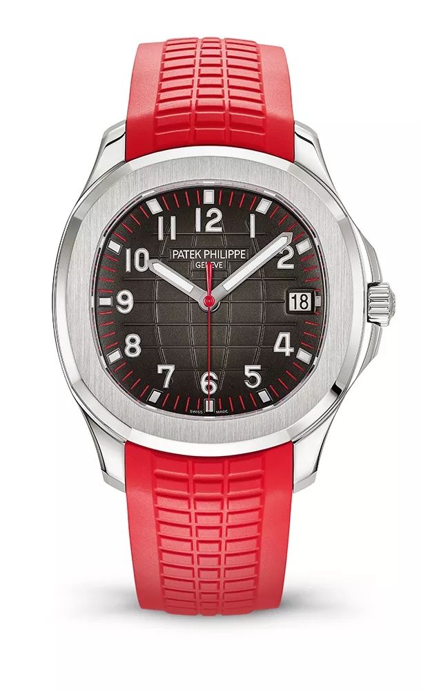 他一出现，所有爱表的人都屏住了呼吸