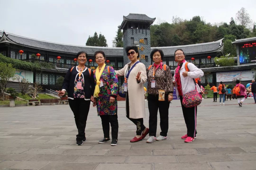 关注|游世界地质公园·品织金洞天美食，千人畅游织金洞